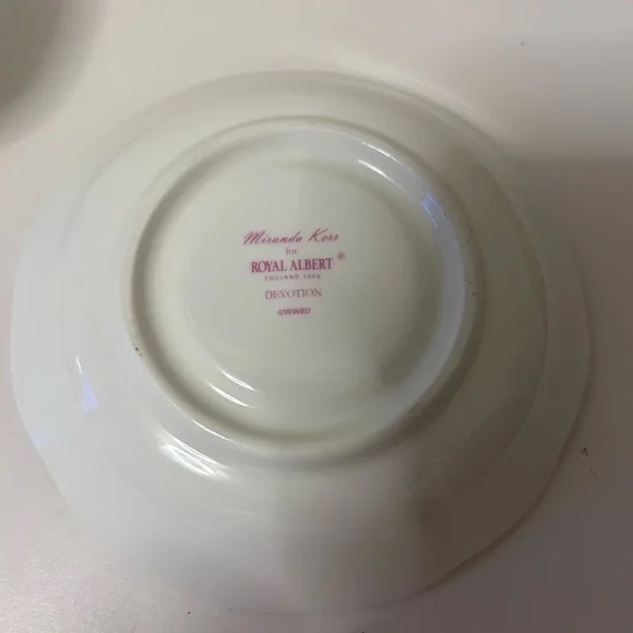 Royal Albert by Miranda Kerr ‘Devotion’  Pink  Floral Tea Up a Saucer - Picture 6 of 7